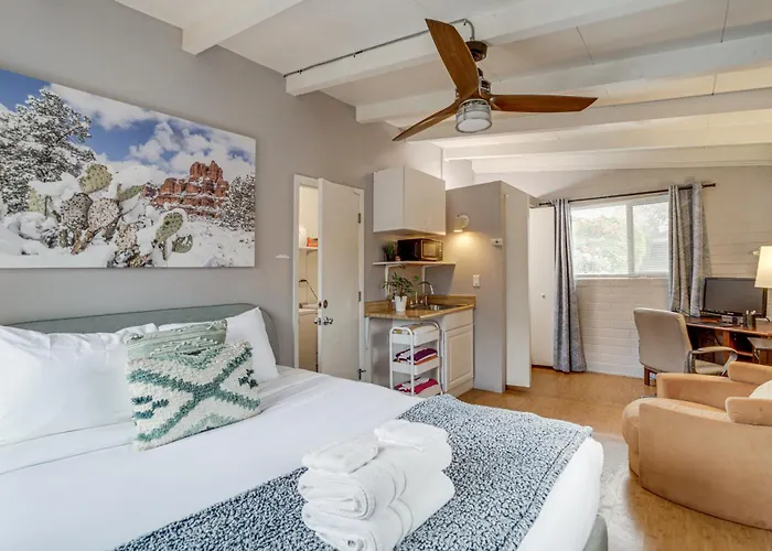 Pet-friendly Home: Hot Tub, Walk To Trails! Hébergement de vacances