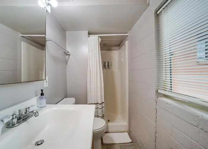 Pet-friendly Home: Hot Tub, Walk To Trails!
