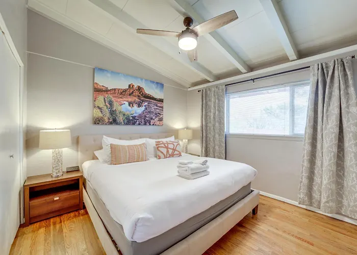 Pet-friendly Home: Hot Tub, Walk To Trails!