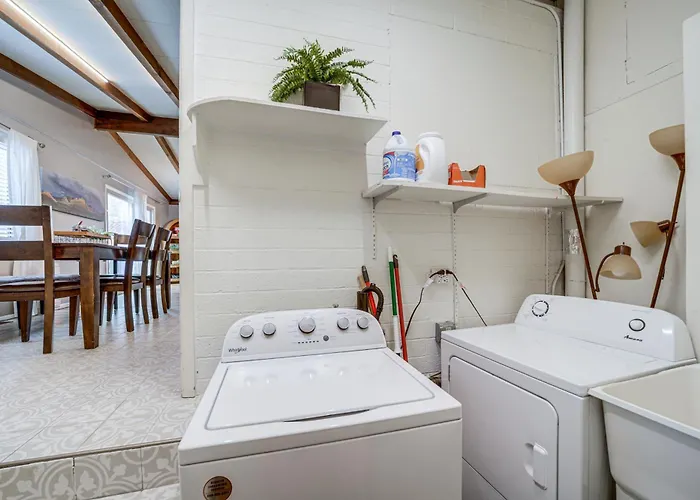 Pet-friendly Home: Hot Tub, Walk To Trails!