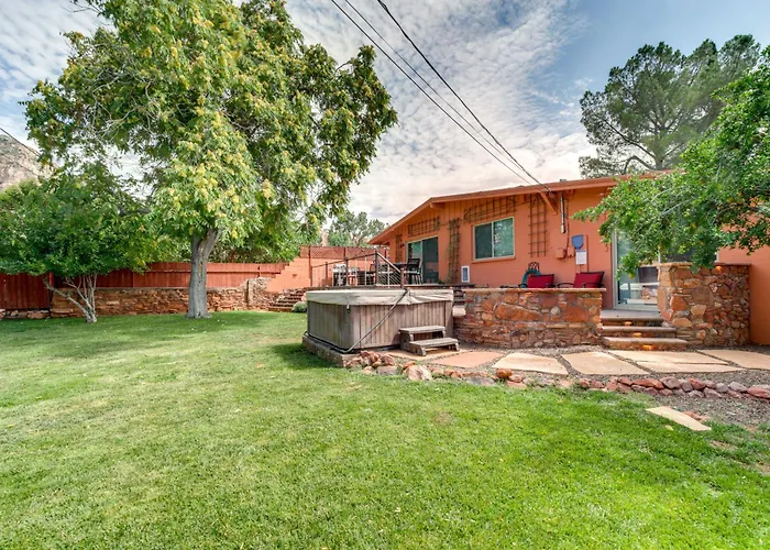 Pet-friendly Home: Hot Tub, Walk To Trails! Hébergement de vacances