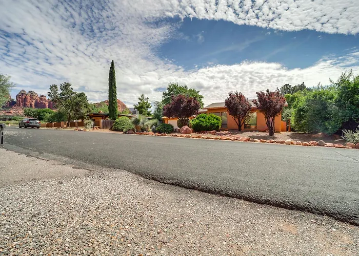 Pet-friendly Home: Hot Tub, Walk To Trails!