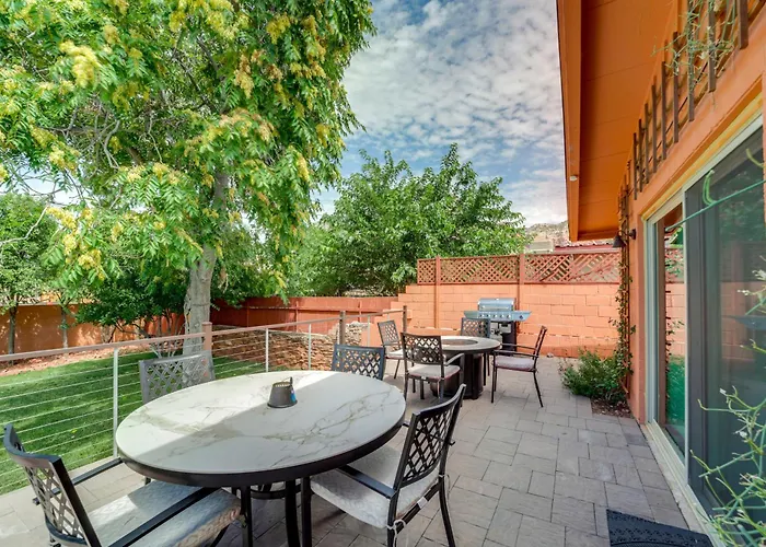 Hébergement de vacances Pet-friendly Home: Hot Tub, Walk To Trails!